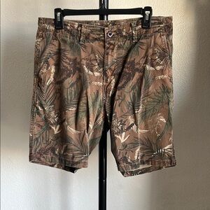 Lucky Brand Camo Print Cargo 33w Shorts - Brown and Green